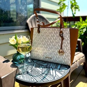 Michael Kors Walsh Medium Tote Bag